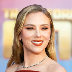  Zubní proměny celebrit - Scarlett Johansson po 