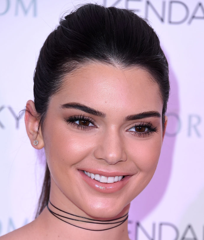  Zubní proměny celebrit - Kendall Jenner po