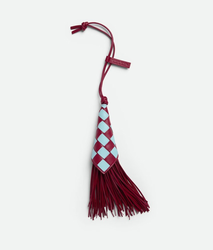  Přívěsek Fringes Charm, Bottega Veneta, 450 eur