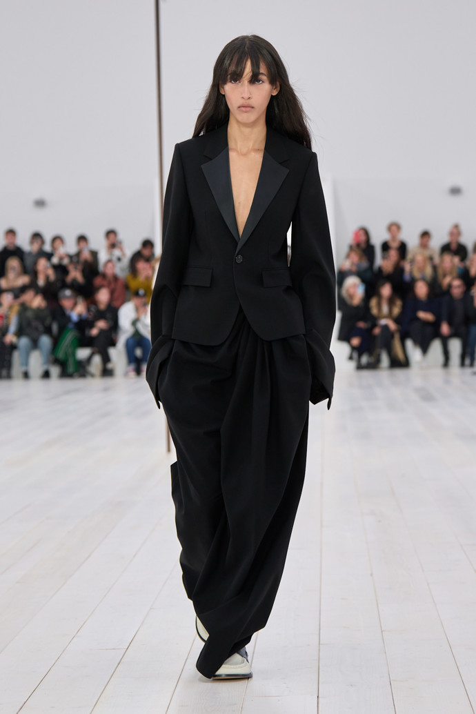 Smoking á la Marlene DitrichLoewe, SS25