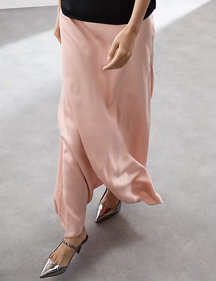 Saténová maxi sukně, Marks & Spencer, 2 499 Kč