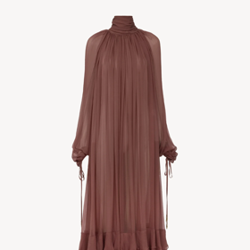 Dlouhé šaty z hedvábného mušelínu, Chloé, 113 445 Kč Dlouhé šaty z hedvábného mušelínu, Chloé, 113 445 Kč