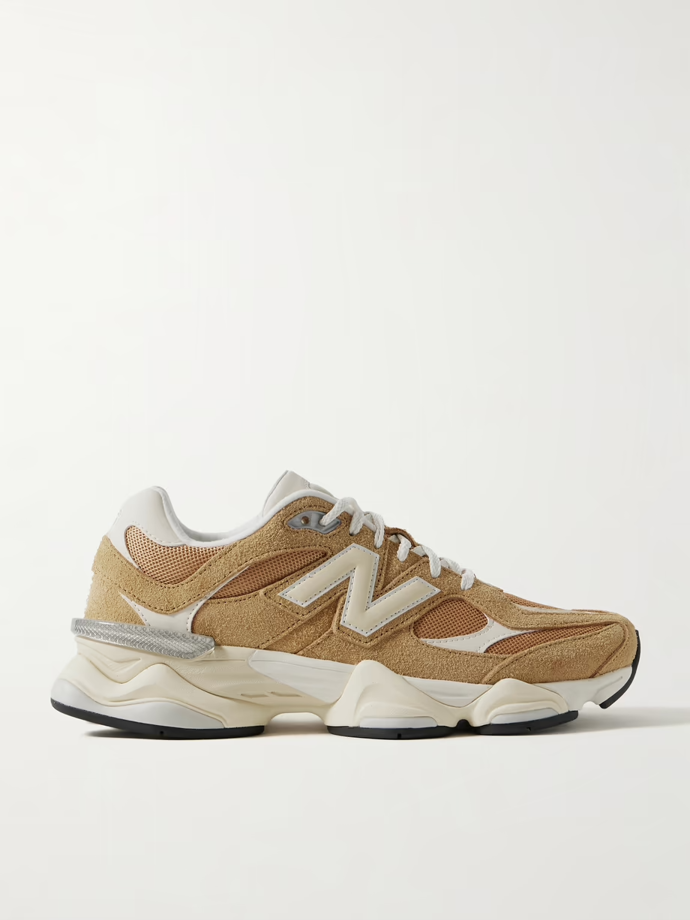 Tenisky s gumovým lemem z nubukové kůže a síťoviny, New Balance, prodává Net-a-porter, 4 791 Kč