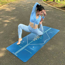 Liforme Cosmic Moon Yoga Mat, Liforme, 180 eur Liforme Cosmic Moon Yoga Mat, Liforme, 180 eur