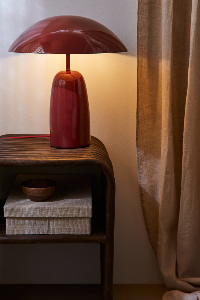 Kovová stolní lampa, Zara, 1 599 Kč