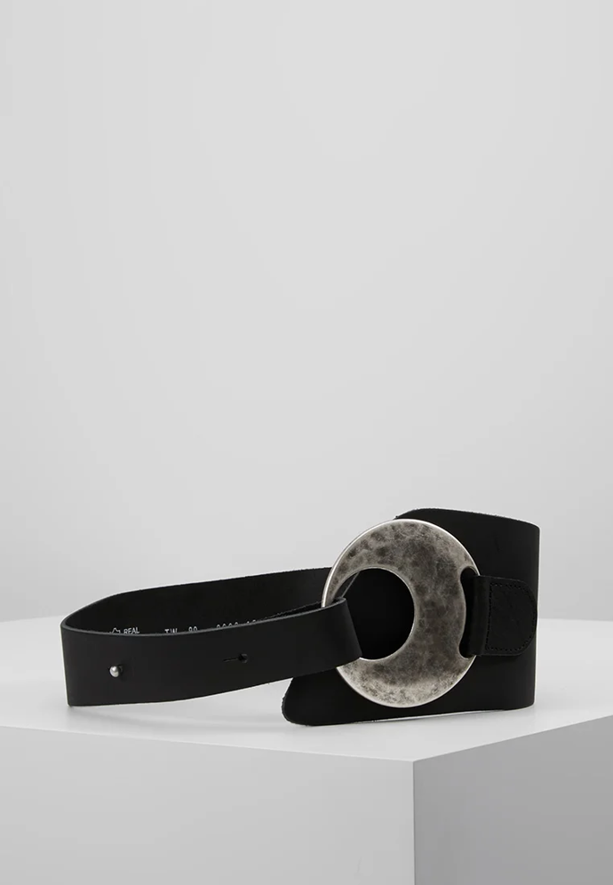Černý pásek, Vanzetti, Zalando, 1 250 Kč