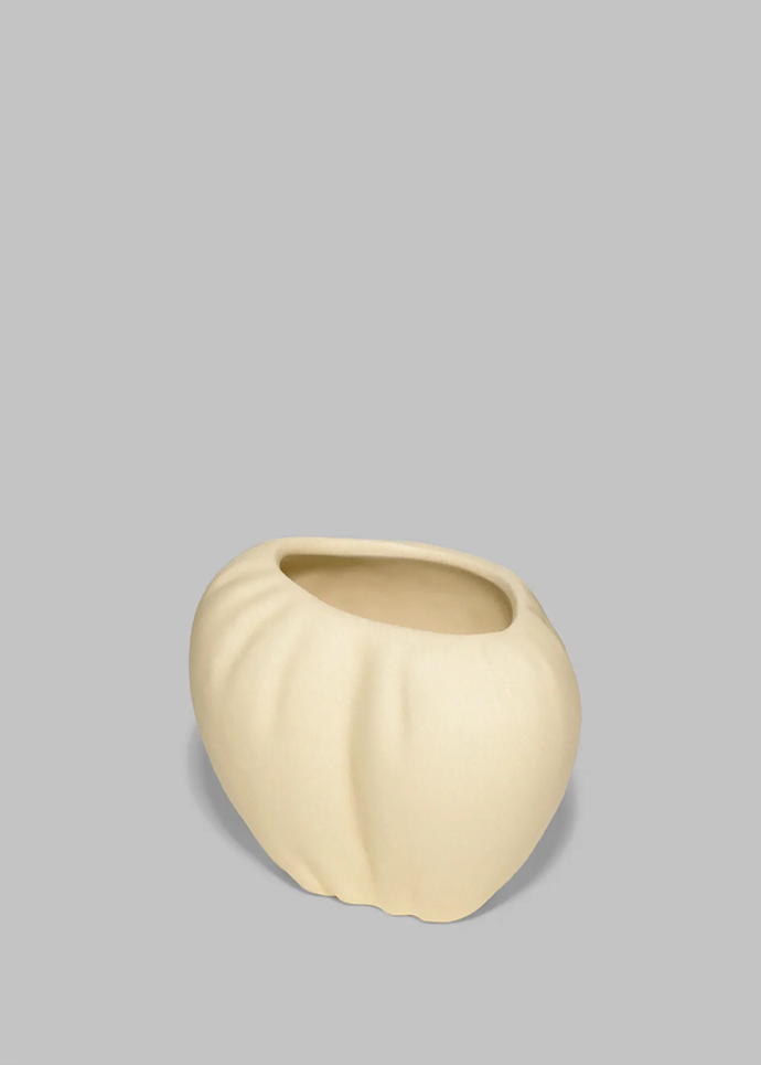 Malá váza s texturou, Completedworks, the Frankie Shop, 100 eur