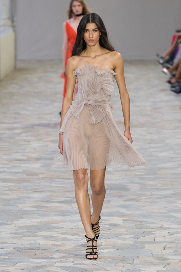 Tylová romantika pro něžné dušeAlberta Ferretti, SS25
