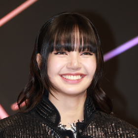 Hime haircut v podání Lisy z Blackpink Hime haircut v podání Lisy z Blackpink