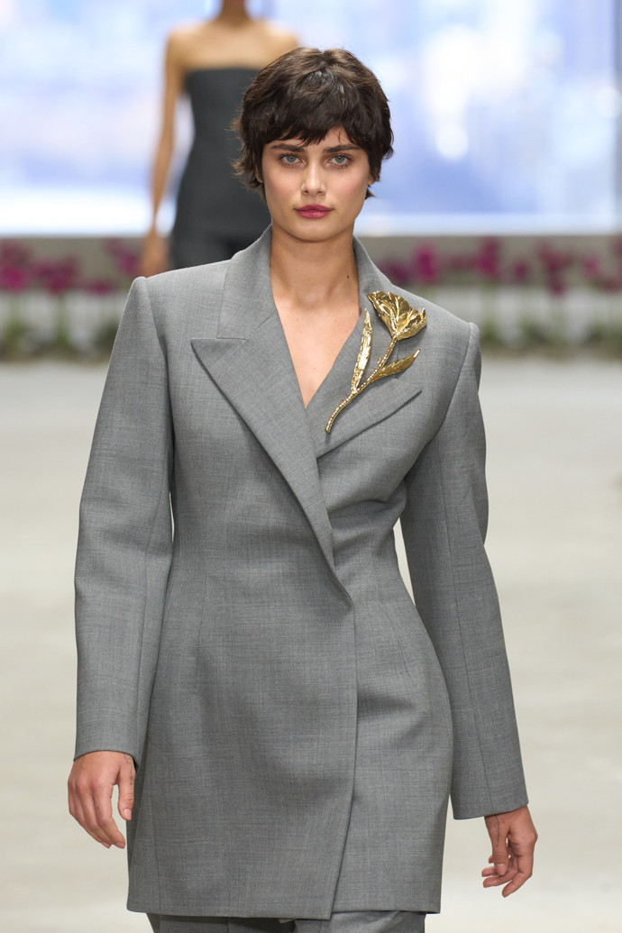 BrožeCarolina Herrera, FW25