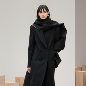 KápěBrandon Maxwell, FW25 KápěBrandon Maxwell, FW25