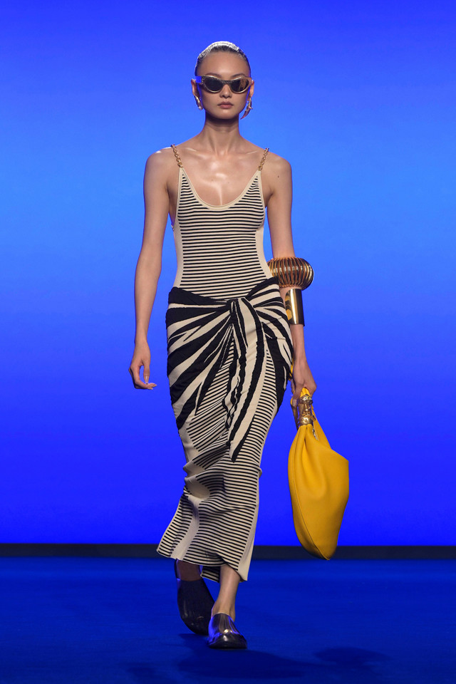 Jak nosit pruhy v roce 2025, inspiraceSchiaparelli, SS25