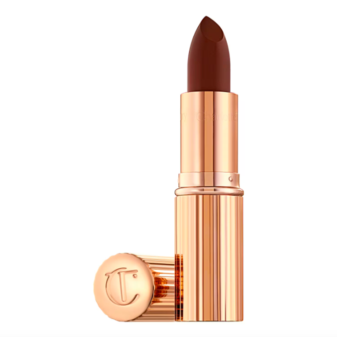  K.I.S.S.I.N.G., Charlotte Tilbury, odstín Night Crimson, prodává Sephora, 990 Kč