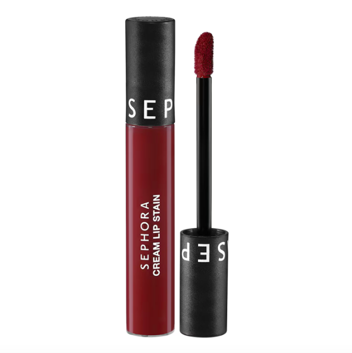  Cream Lip Stain,  Sephora Collection, odstín 130 Naughty Burgundy, prodává Sephora, 320 Kč