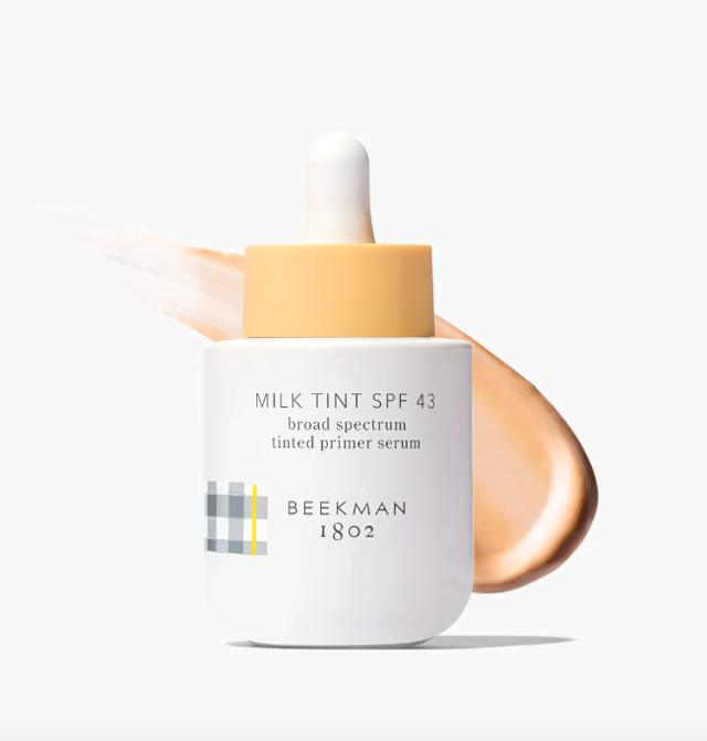 Hello Sunday Glow Primer SPF 50, dostupné na Marionnaud, 660 Kč Hello Sunday Glow Primer SPF 50, dostupné na Marionnaud, 660 Kč