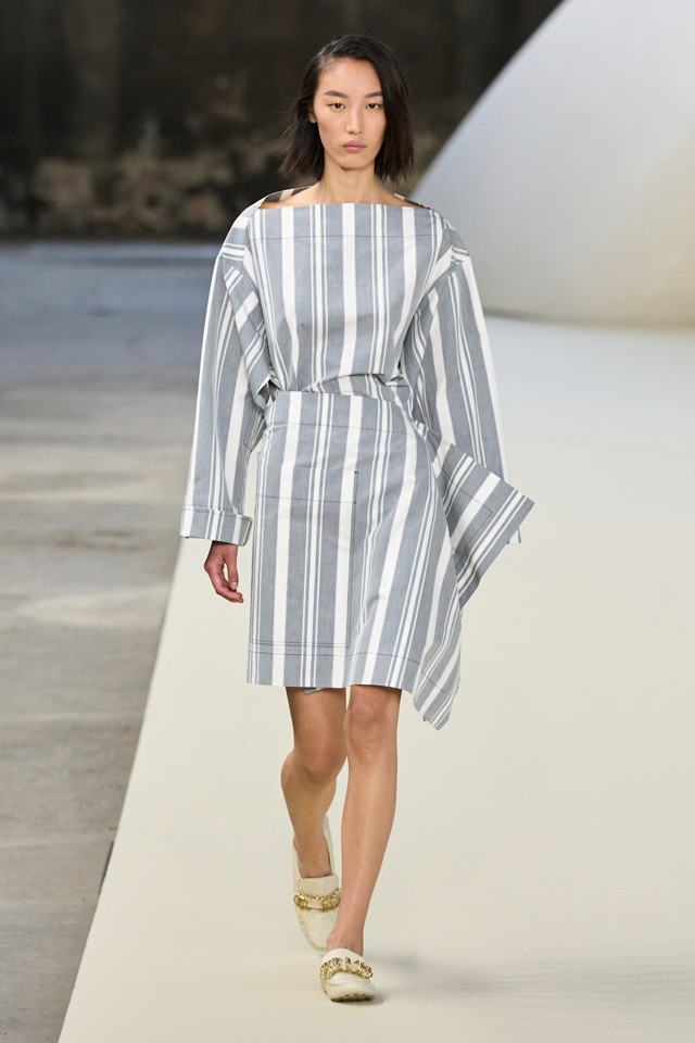 Jak nosit pruhy v roce 2025, inspiraceTod's, SS25