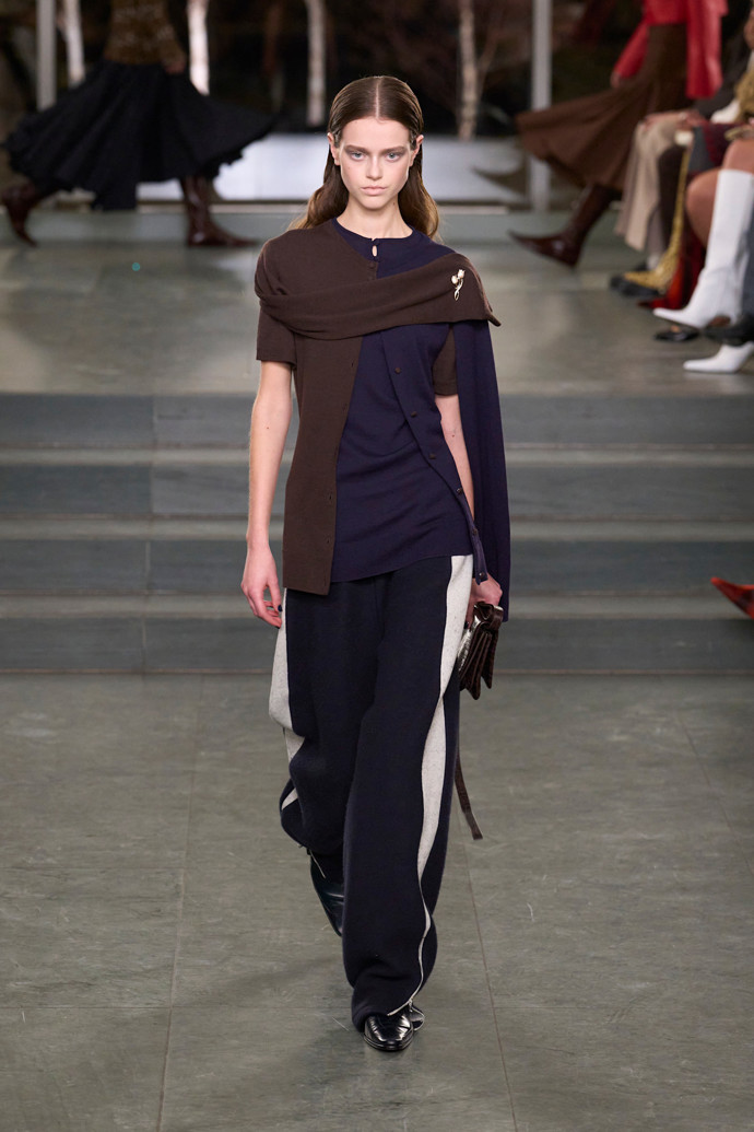 Brože, teplákyTory Burch, FW25