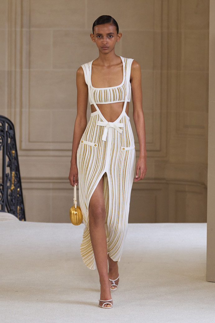 Peep-toe střevíce pro moderní múzyGiambattista Valli, SS25