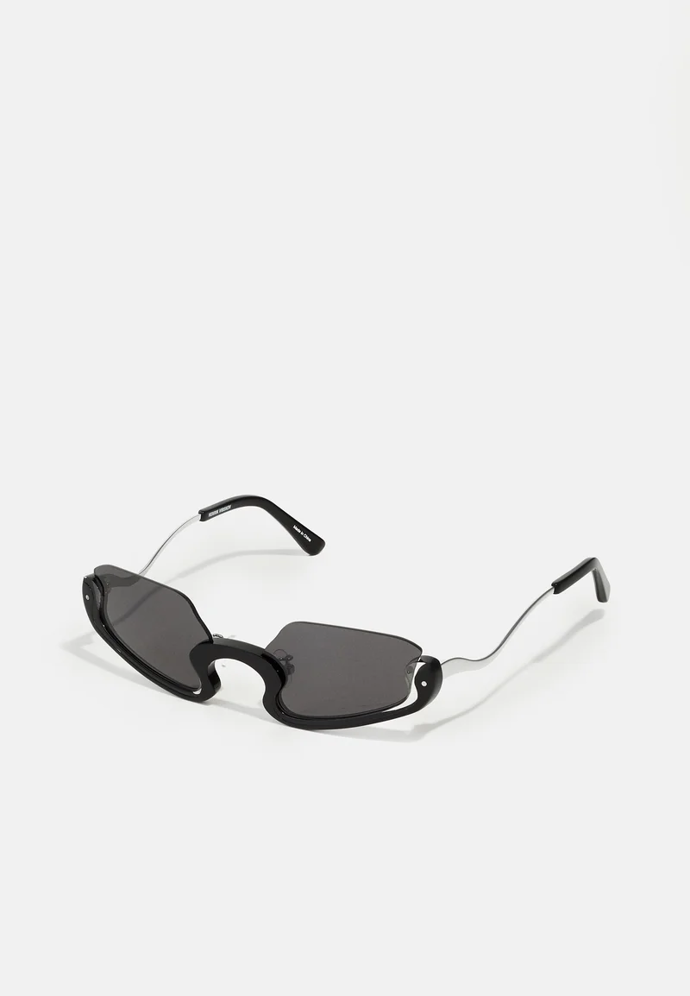 Menší futuristic černé brýle, Henrik Vibskov, Zalando, 6 480 Kč 