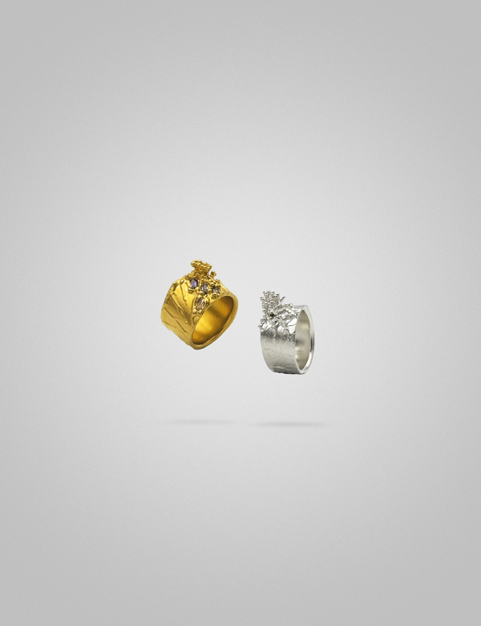 24kt prsten se vzorem mořské řasy, Blueberries Jewelry, 8 400 Kč