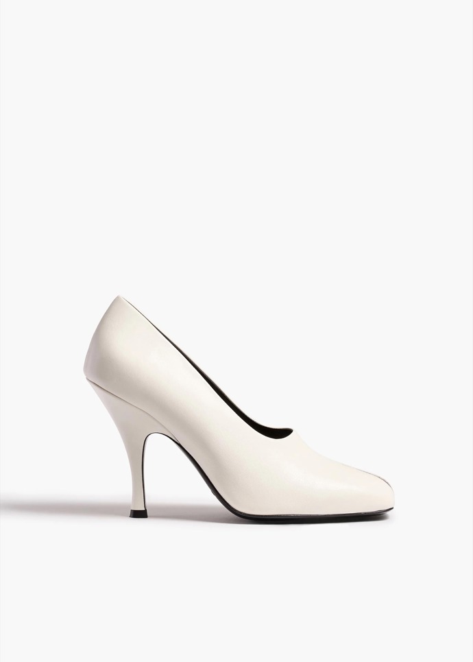  Peep-toe shoes Eva, Khaite, 33 300 Kč