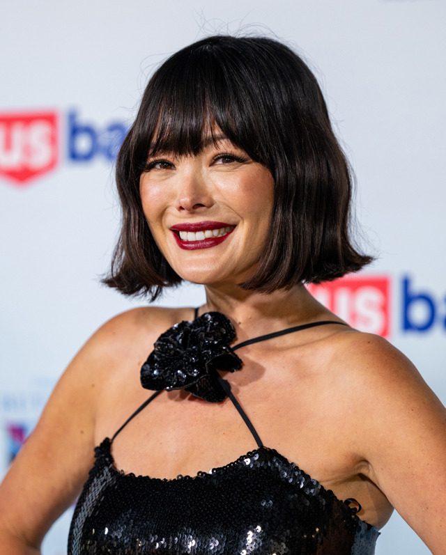 Lindsay Price Stone v baby bangs bobu Lindsay Price Stone v baby bangs bobu