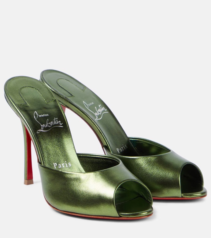  Peep-toe shoes Me Dolly, Christian Louboutin, 745 eur, prodává Mytheresa