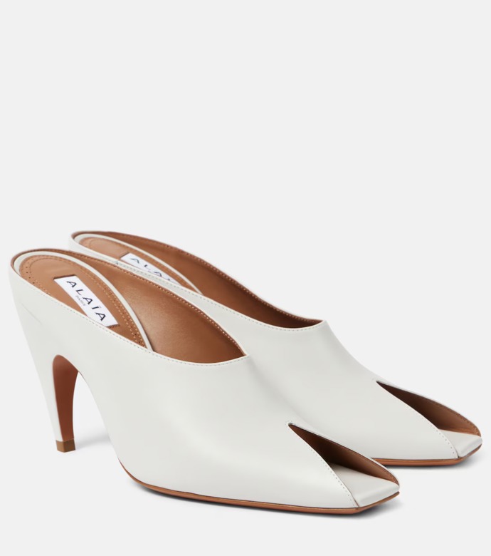  Peep-toe shoes Spike, Alaïa, 1190 eur, prodává Mytheresa