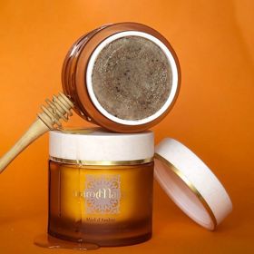 Tělový peelingový balzám Miel d'Ambre pro detoxikovanou, zářivou a dokonale hebkou pokožku, marocMaroc, Aromi Travel, 2125 Kč Tělový peelingový balzám Miel d'Ambre pro detoxikovanou, zářivou a dokonale hebkou pokožku, marocMaroc, Aromi Travel, 2125 Kč