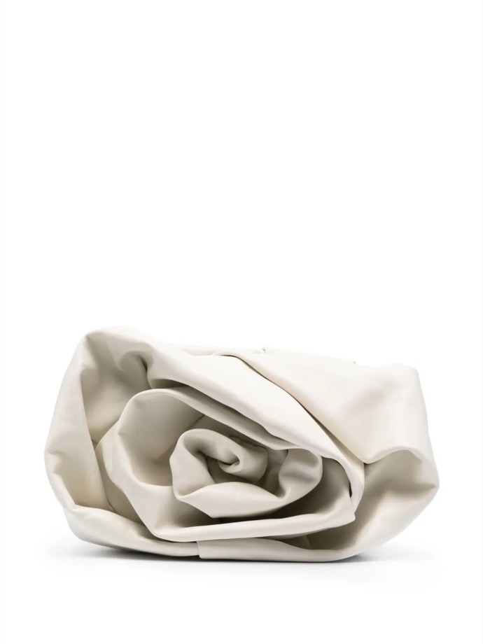  Rose leather clutch bag, Burberry, 2172 eur, prodává Farfetch