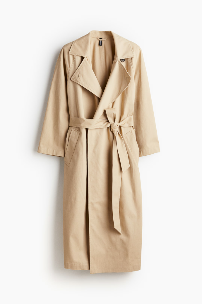 Dlouhý trenčkot s ramenními vycpávkami, H&M, 1 199 Kč
