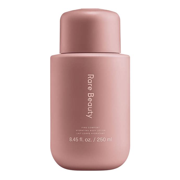 Hydratační tělové mléko, Rare Beauty, Sephora, 830 Kč