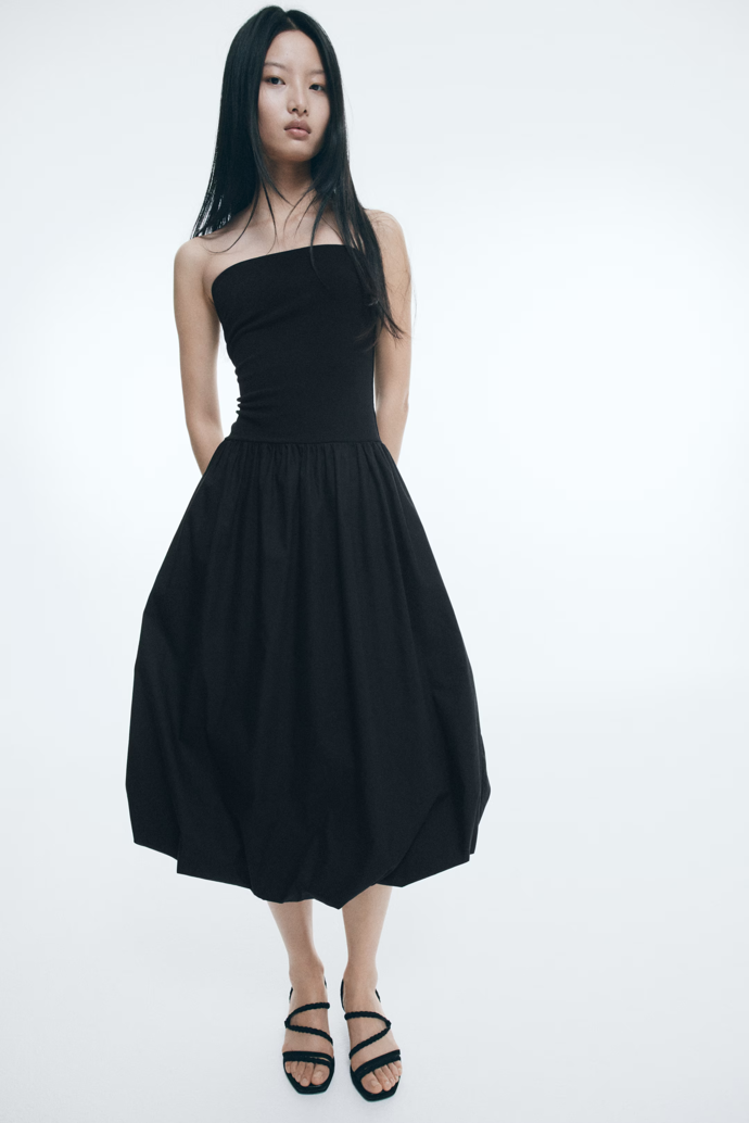 Šaty bandeau s bublinovým lemem, H&M, 839 Kč