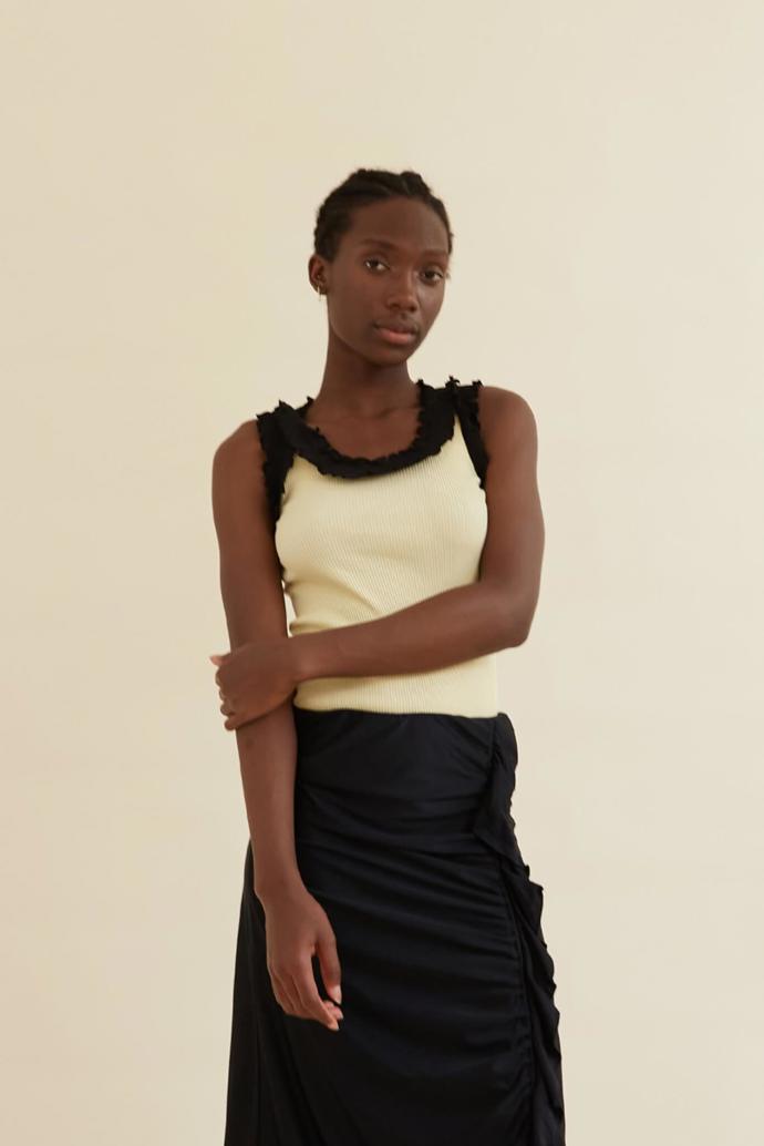 Butter yellow top s černým vrstvením, OpéraSPORT, Objectstore, 2 300 Kč