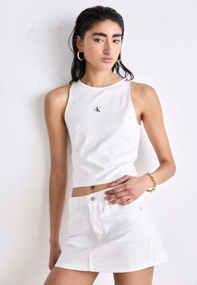 Bílá micro sukně, Calvin Klein, Zalando, 810 Kč