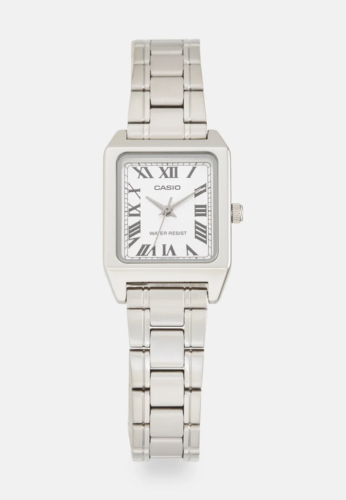 Vintage stříbrné hodinky, Casio, Zalando, 1 710 Kč 