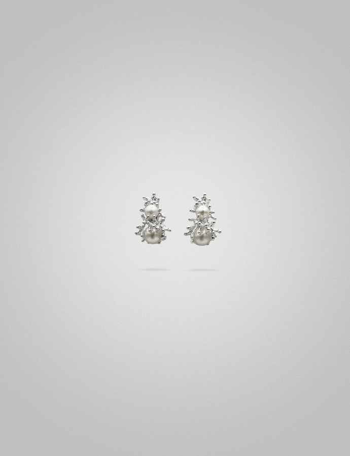 Stříbrné korálové naušnice s perličkou, Blueberries Jewelry, 6 200 Kč 