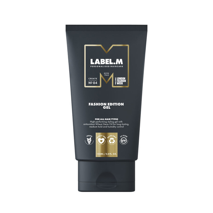 Label.m Fashion Edition Gel, Beautyonline, 730 Kč Vysoce funkční stylingový gel s dlouhotrvající středně silnou fixací obsahuje antioxidační olej z pšeničných klíčků, který zamezuje proniknutí vlhkosti do vlasového jádra, čímž skvěle vyhlazuje a dodává objem. 