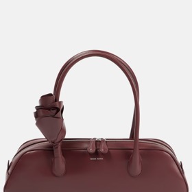  Brigitte leather shoulder bag, Magda Butrym, 1990 eur, prodává Mytheresa