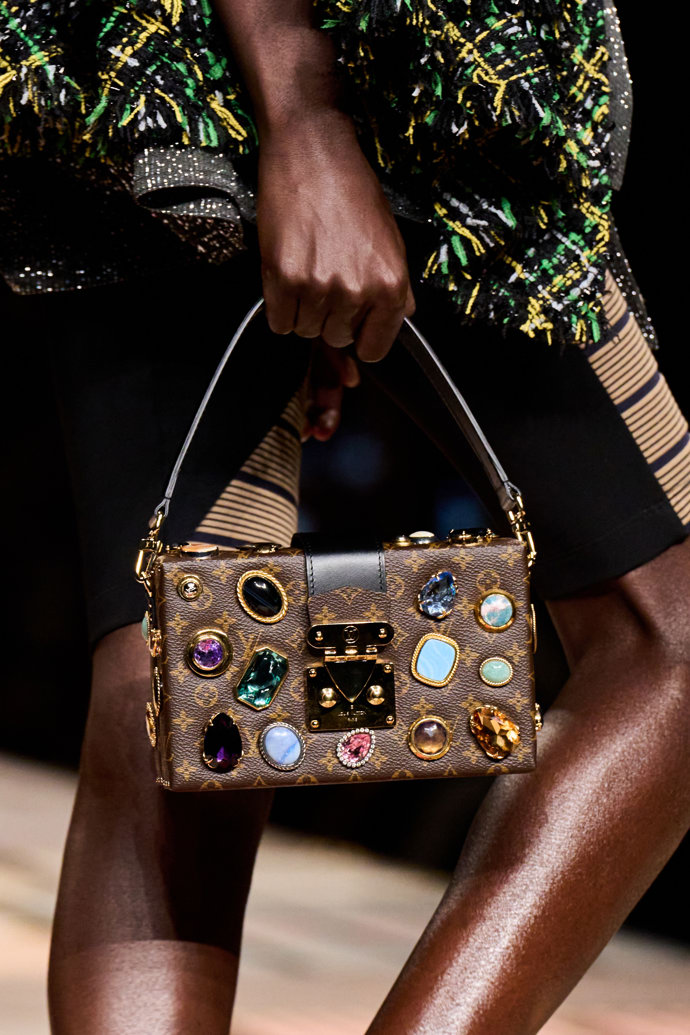  Louis Vuitton