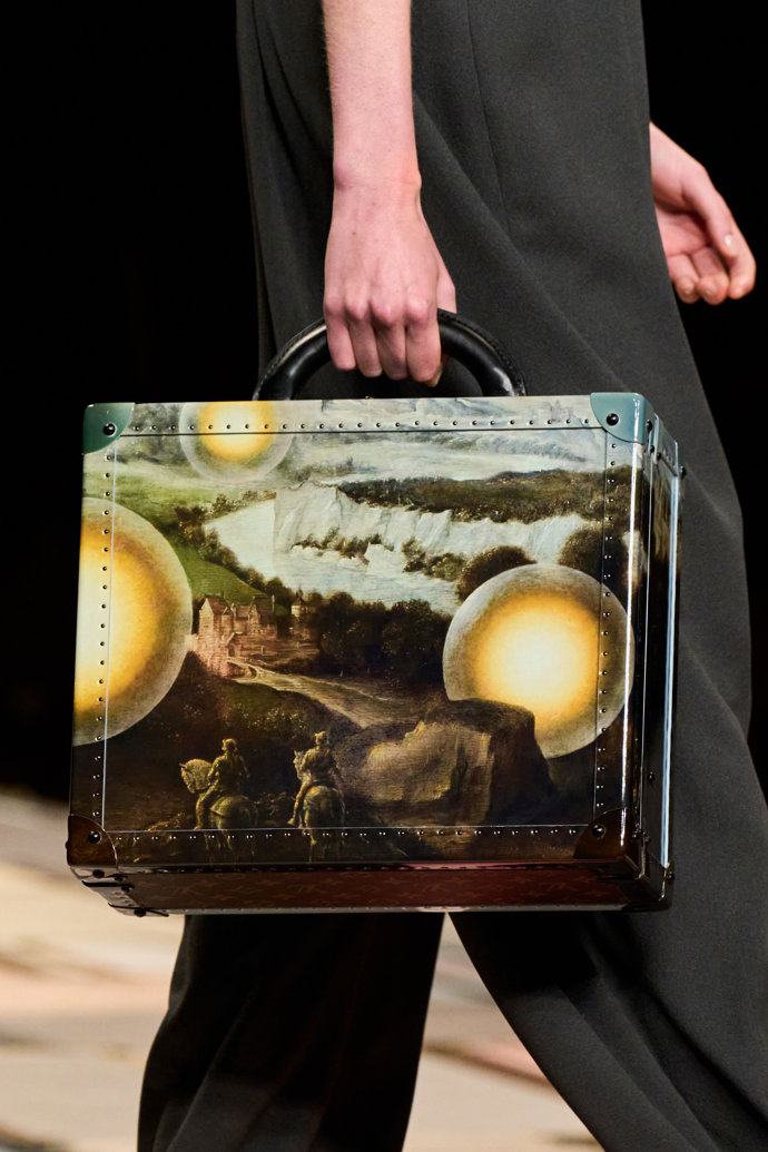  Louis Vuitton