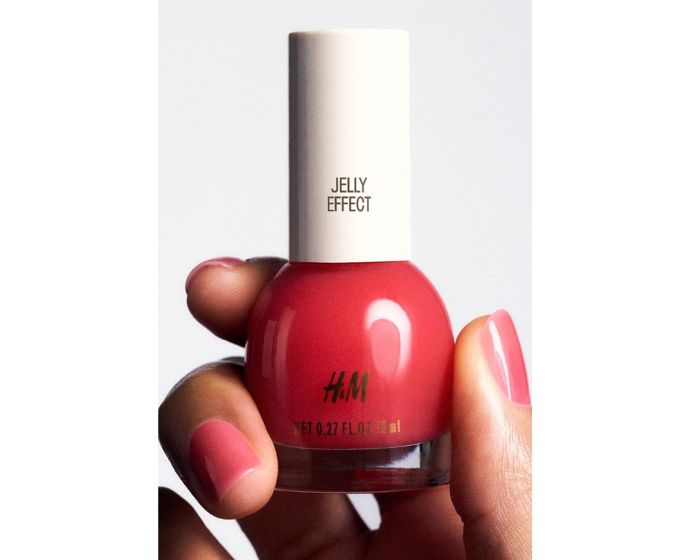 H&M lak na nehty, odstín Candy Apple Fever, 99 Kč
