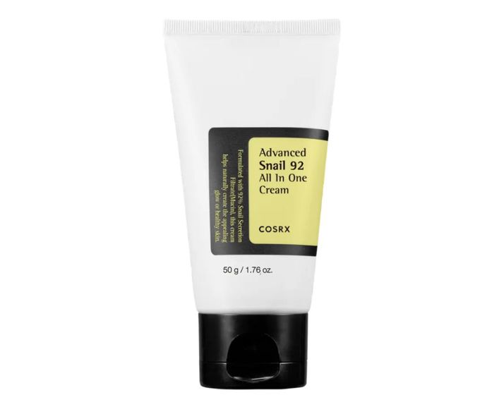COSRX Advanced Snail 92 All In OneKorejská klasika s 92 % hlemýždího mucinu, která hydratuje, regeneruje a pomáhá s prvními známkami stárnutí. Skvělá volba pro všechny typy pleti, včetně citlivé, které dodá přirozený lesk a hebkost. Gelová textura je příjemně chladivá a nelepí.COSRX Advanced Snail 92 All In One, Rossmann, 299 Kč