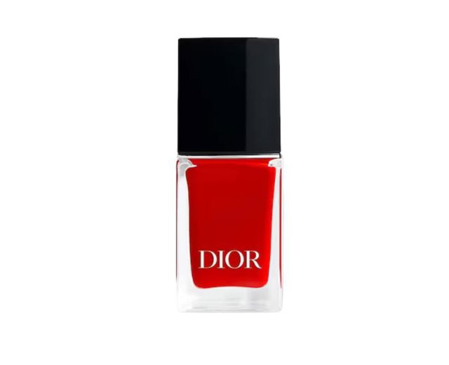 Summer look VERNIS NAIL POLISH, odstín Rouge, Dior, 999 Kč