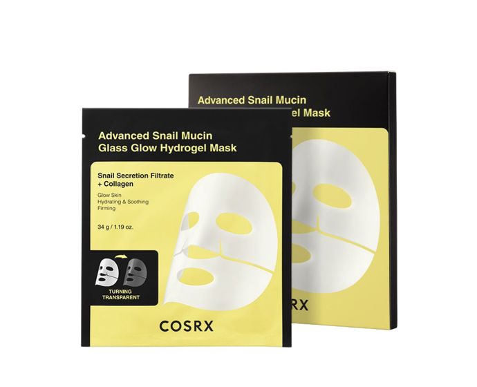Advanced Snail Mucin Glass Glow Hydrogel Mask, COSRX, KSisters.cz, 145 KčHydrogelová maska s 25 % hlemýždího mucinu intenzivně hydratuje a regeneruje pleť, zároveň zmírňuje zarudnutí i podráždění. Obsahuje niacinamid, který sjednocuje tón pleti a stimuluje tvorbu kolagenu. Má chladivý účinek, nezanechává lepkavý film a je ideální i pro citlivou pokožku.