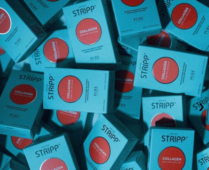 STRIPP – kolagen vstřebávaný v ústech, PureDistrict.cz, 1 195 KčRevoluční sublingvální kolagen, který se rozpouští v ústech a zajišťuje až 3,5× vyšší vstřebatelnost než běžné kolagenové nápoje. Viditelně zlepšuje pružnost pleti, texturu i hydrataci zevnitř. Perfektní pro ty, kdo chtějí efekt bez koktejlů a kapslí.