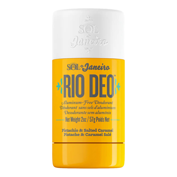 Sladká, exotická vůně inspirovaná brazilským Bum Bum krémem, tentokrát ve formě účinného deodorantu. Neobsahuje hliník ani jedlou sodu, ale zato bojuje proti zápachu, vlhkosti i zarůstajícím chloupkům díky enzymům z papáji a tapiokovému škrobu. Krásně klouže po pokožce a zanechává ji jemnou, hladkou a voňavou.Rio Deo, Sol de Janeiro, Sephora.cz, 520 Kč Sladká, exotická vůně inspirovaná brazilským Bum Bum krémem, tentokrát ve formě účinného deodorantu. Neobsahuje hliník ani jedlou sodu, ale zato bojuje proti zápachu, vlhkosti i zarůstajícím chloupkům díky enzymům z papáji a tapiokovému škrobu. Krásně klouže po pokožce a zanechává ji jemnou, hladkou a voňavou.Rio Deo, Sol de Janeiro, Sephora.cz, 520 Kč