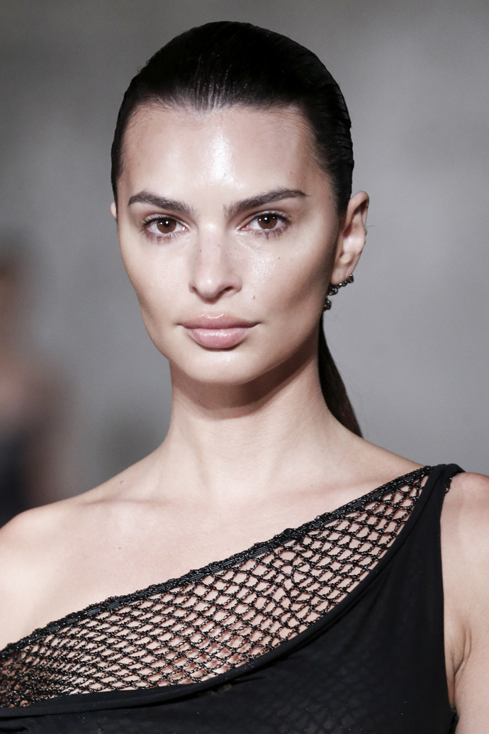 Emily Ratajkowski po buccal fat removal