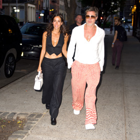 Brad Pitt a Ines de Ramon v průběhu jejich vztahu Brad Pitt a Ines de Ramon v průběhu jejich vztahu