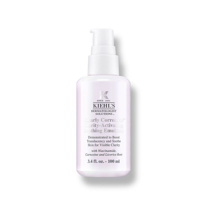 Lehká emulze s vitamínem C, niacinamidem a lékořicí pro zklidnění a sjednocení. Redukuje zarudnutí i stopy po akné. Perfektní pro stresovanou pleť.Clearly Corrective Clarity-Boosting Soothing Emulsion, Kiehl’s, kiehls.cz, 1 592 Kč